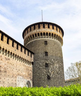 Sforza Kalesi (Castello Sforzesco), Milan, İtalya kalesidir. 15. yüzyılda Francesco Sforza, Milano Dükü tarafından yaptırılmıştır