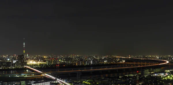 Tokyo skytree tower i Janpan i natt ljus med brigde och bui — Stockfoto