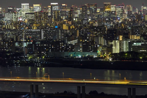 Stad Tokio en skyline met nachtlampje — Stockfoto