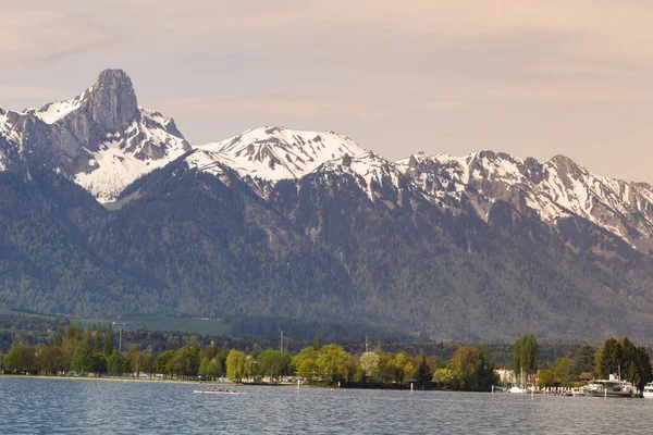 Stockhorn Der Berner Alpen Mit Thunersee Von Strasse Dorf Aus — Stockfoto