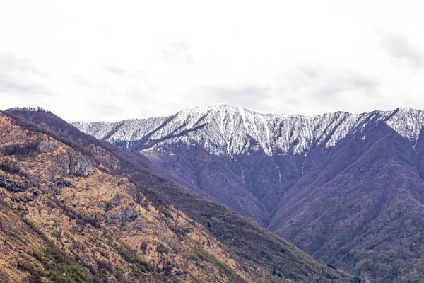 意大利欧洲科莫湖附近的高山上的雪 — 图库照片