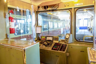 Mürren dağ tren istasyonunda geleneksel tren, Berne SW