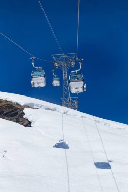 Kule ve m kar üzerinde istasyonu ile teleferiğe (teleferik)