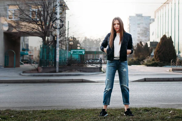 Fashion Style Portrait Young Trendy Girl Posing Street Girl Wearing — Stock Photo, Image