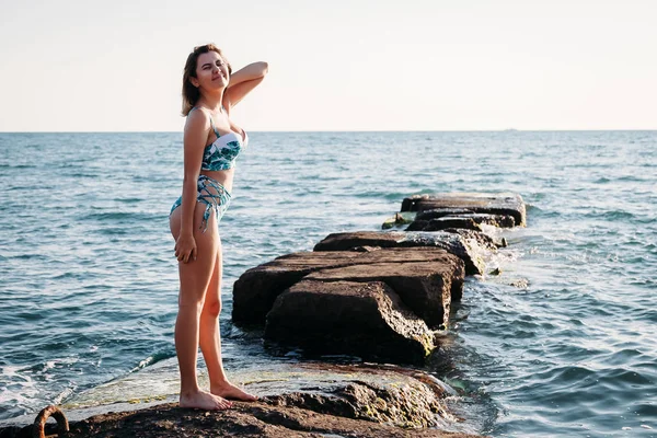 Vacaciones Verano Viajes Personas Concepto Vacaciones Mujer Joven Feliz Bikini — Foto de Stock