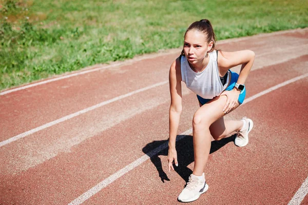 Giovane Atleta Ragazza Atletica Che Prepara Correre Allo Stadio All — Foto Stock