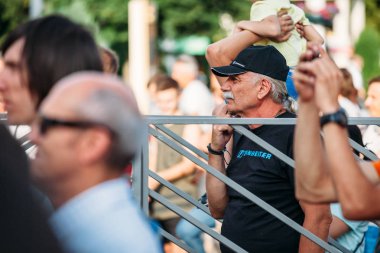 Yessentuki, Stavropol bölge / Rusya - 12 Ağustos 2017: konser açık havada izlerken ses mühendisi