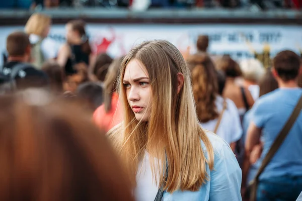 Yessentuki Territorio Stavropol Russia Agosto 2017 Ritratto Una Giovane Bionda — Foto Stock