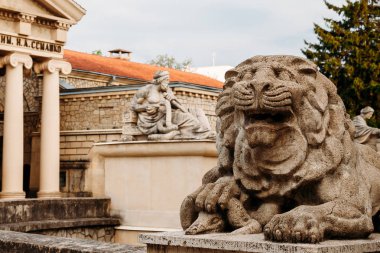Yessentuki, Stavropol bölge / Rusya - 14 Mayıs 2018: Semashko çamur banyoları. heykel aslan