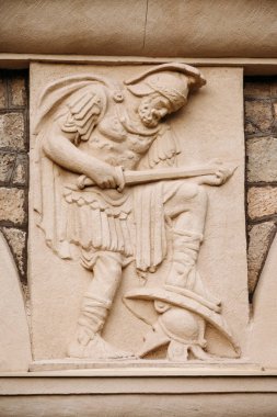 Güzel kısma heykel duvar antik Yunan stili antika. Antik Yunan savaşçının kısma