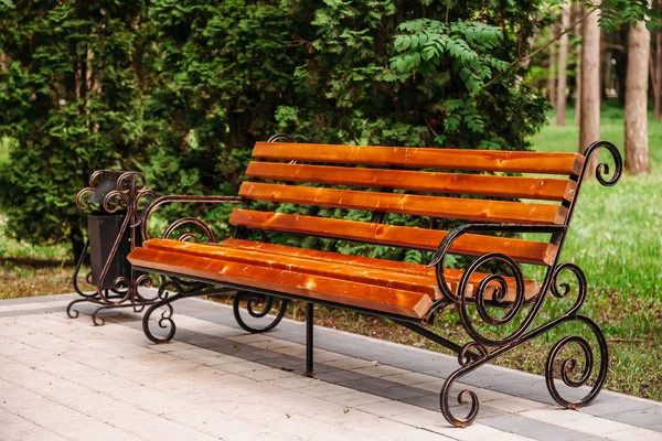 Wooden Park Bench — Stock Photo, Image