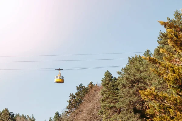 Teleférico camino montañas — Foto de Stock