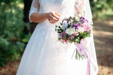 Gelinlik Düğün buketi gelin tutar