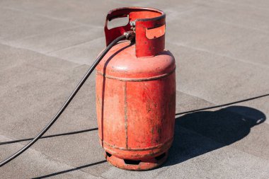 çatı onarımı için gaz silindir 