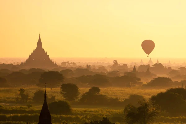 Globo Sobre Pagodas Bagan Myanmar — Foto de Stock
