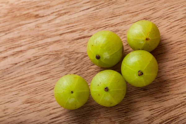 Fresh Indian Gooseberry Wood Chopping Board Background — Stock Photo, Image