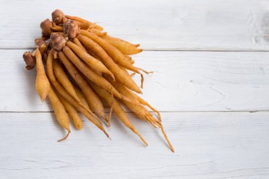 Parmak kök Tayland Mutfağı, yemek pişirmek için madde olduğunu o da geleneksel tıp.