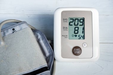 Kan basıncı ölçüm programı Hipertansiyon veya çok yüksek kan basıncı, bu sahne ölüm zarar verebilir.