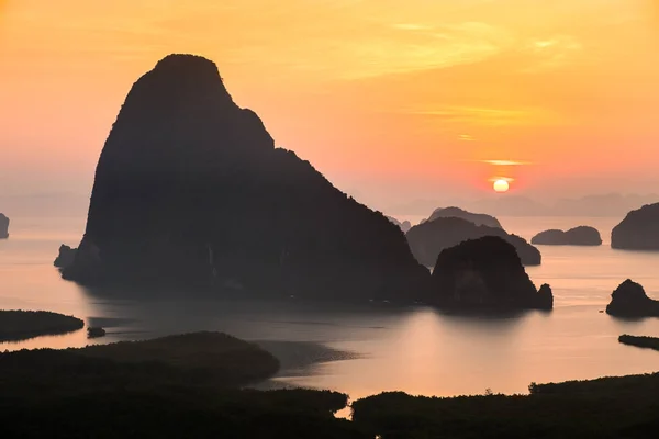 Salida Del Sol Sobre Las Hermosas Islas Provincia Pang Nga —  Fotos de Stock