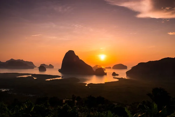 Salida Del Sol Sobre Las Hermosas Islas Provincia Pang Nga —  Fotos de Stock