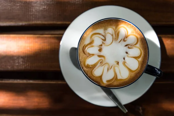 Kopi Capuchino Topping Dengan Krim Dan Karamel — Stok Foto