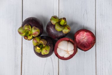 Mangosteen Asya meyve Besleyici bu değerdir.