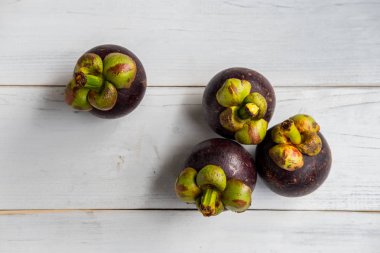 Mangosteen Asya meyve Besleyici bu değerdir.