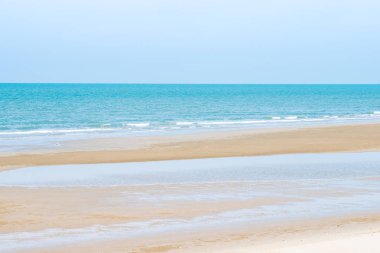 Plaj düşük gelgit