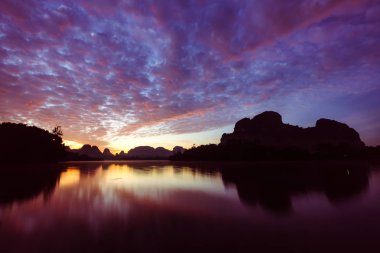 Göl üzerinde sabah