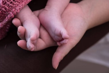 Yeni doğmuş bebek ayağı