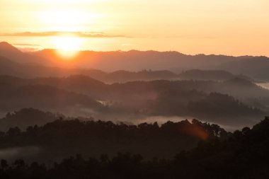 dağ üzerinde gündoğumu