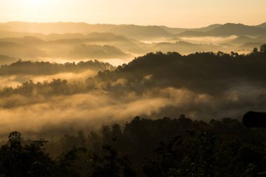 dağ üzerinde gündoğumu