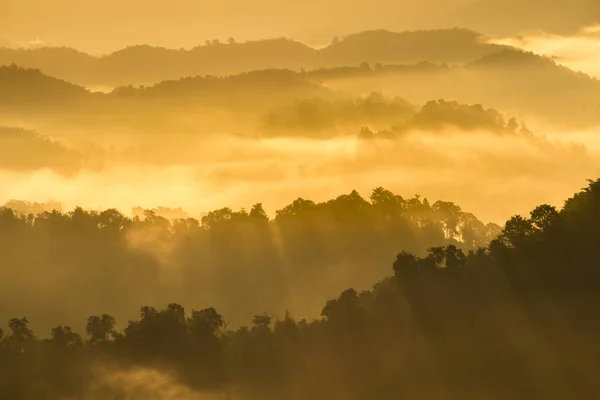 Mist over de berg — Stockfoto