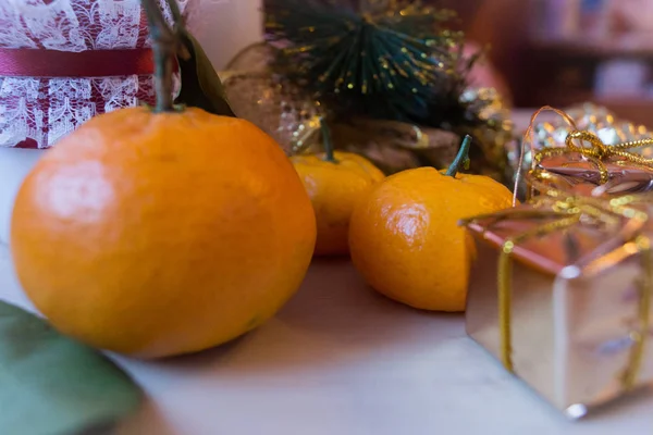 Weihnachtsstillleben Mandarine Mit Blättern — Stockfoto