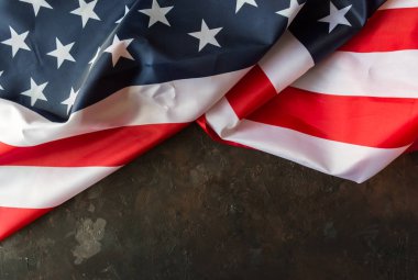 Amerikan bayrağı taş zemin üzerine. Vatanseverlik, özgürlük ve bağımsızlık sembolü