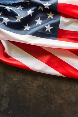 Amerikan bayrağı taş zemin üzerine. Vatanseverlik, özgürlük ve bağımsızlık sembolü