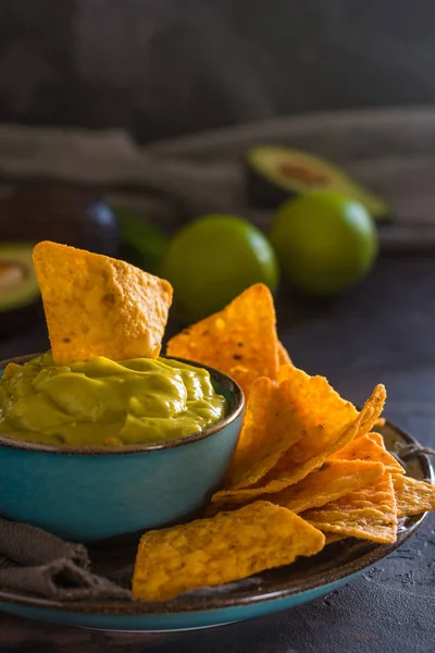 Placa Guacamole Casero Con Nachos Plato Típico Comida Mexicana — Foto de Stock