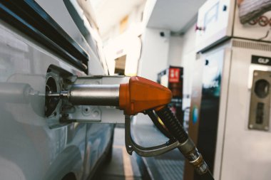 Doğal gaz üzerinde çalışan ekolojik araba. 