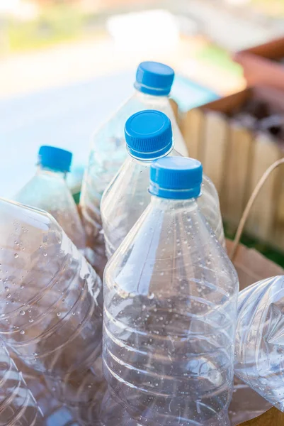 Varias botellas de plástico listas para ser recicladas —  Fotos de Stock