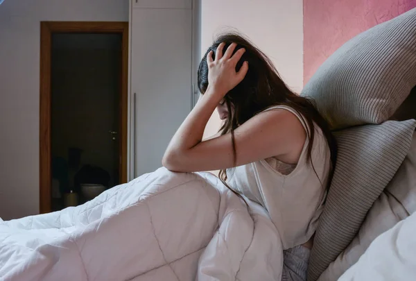 Teenage girl suffers from a severe headache — Stock Photo, Image