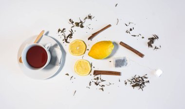 siyah çay limon ve tarçın.