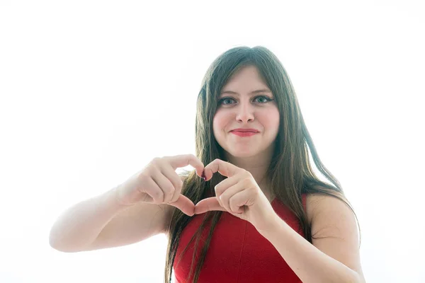 Ritratto di un'adolescente che fa il cuore con la mano — Foto Stock