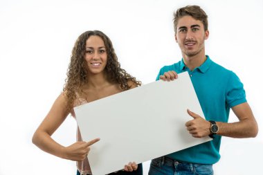 Boş ekranlı mutlu çift