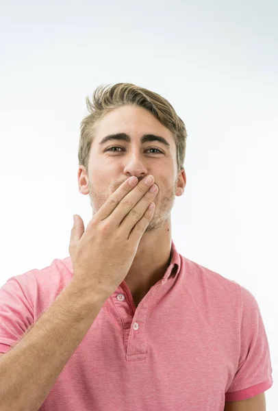 Retrato de jóvenes que envían un beso — Foto de Stock