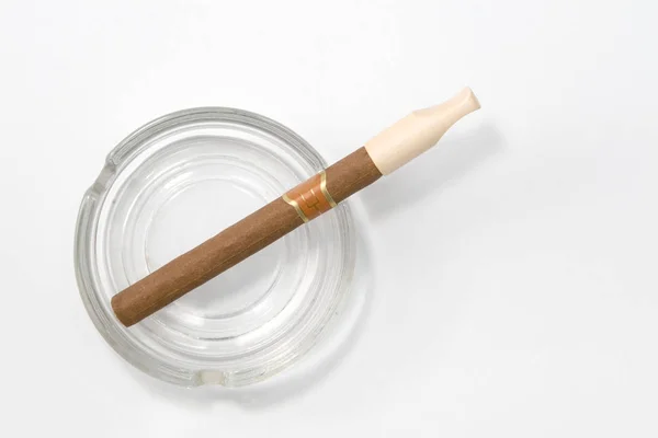 Сигара Попільничці Ізольована Білому Тлі — стокове фото