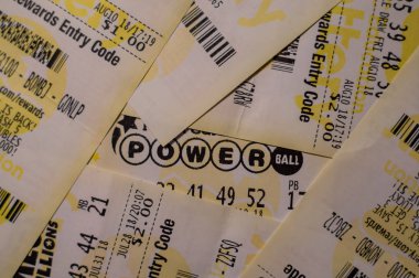Portre fotoğraf Power Ball ve Mega Millions, Kuzey Carolina, ABD birden fazla Loto biletlerinin fiyatını. 30 Ekim 2018