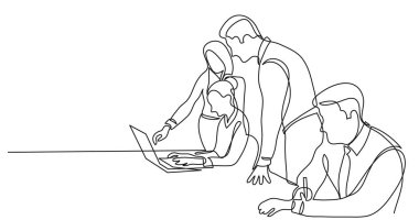 ofis alanında çalışma projesi üzerinde çalışan ekip üyeleri