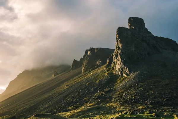 Güneydoğu İzlanda 'nın güzelliği. Adanın etrafında dolaş..