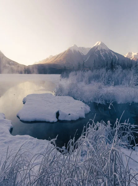 Las Afueras Ciudad Banff Estos Lagos Ofrecen Espectaculares Vistas Del — Foto de Stock