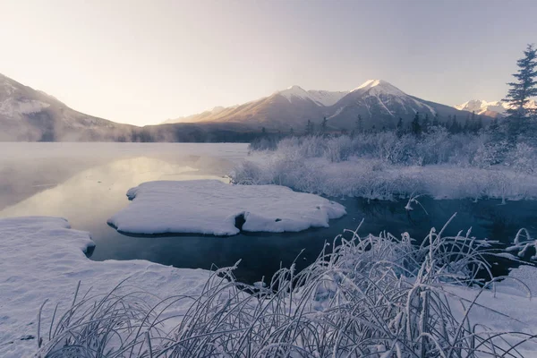 Jen Mimo Město Banff Tyto Jezera Nabízejí Nádherný Výhled Kultovní — Stock fotografie